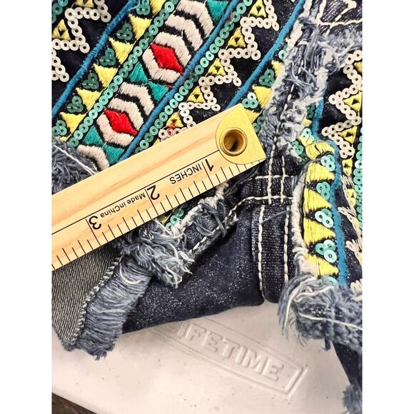 Miss Me Womens Denim Cut Off Shorts Aztec Embellished Sequin Embroidered Size 26 - Picture 7 of 9